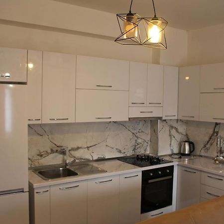 City Center Luxurious Apartment Шкодер Екстер'єр фото